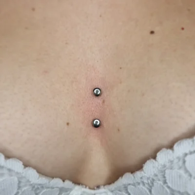 athens-tattoo-studio-chrinara-sternum